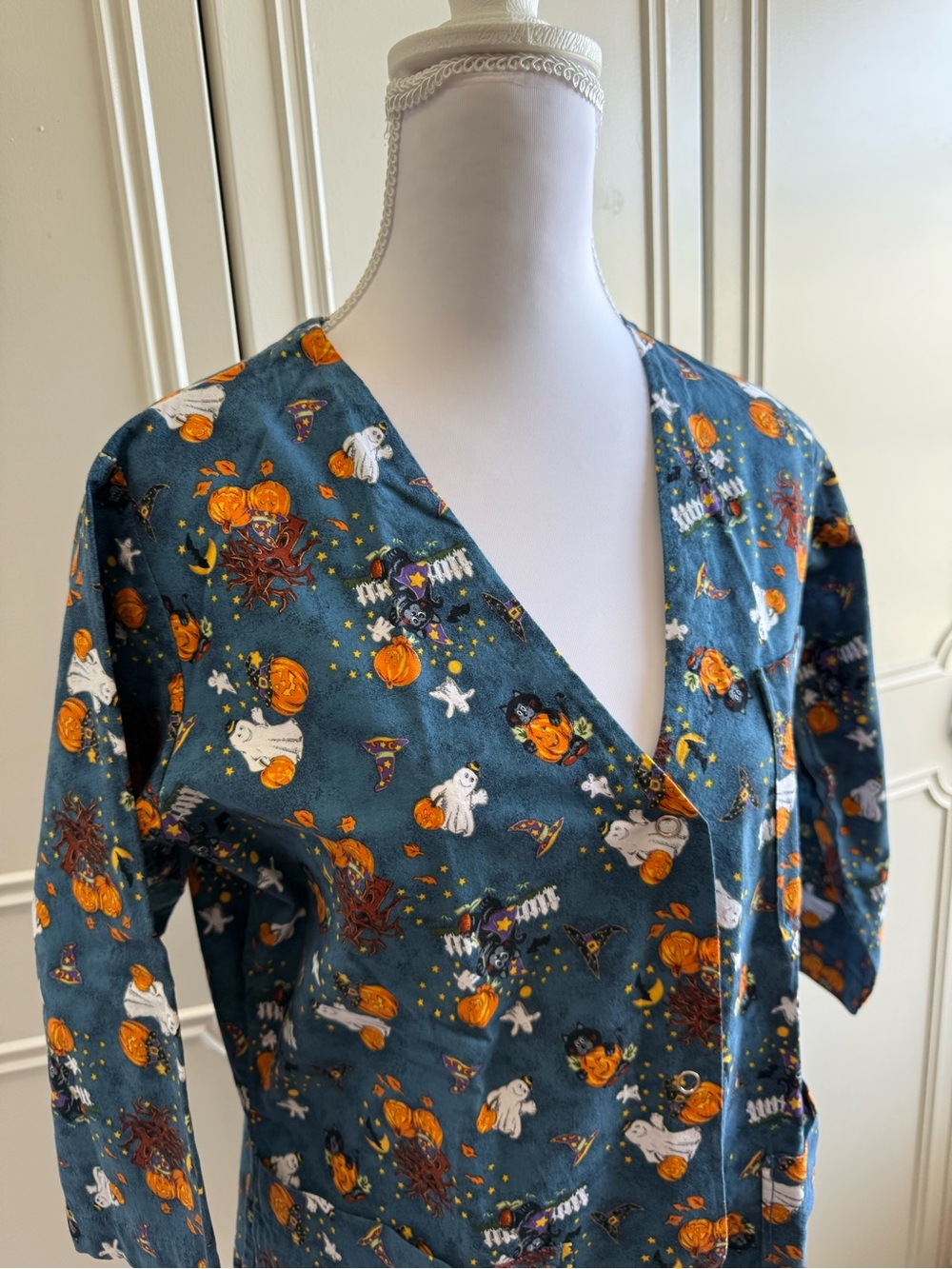 Vintage Handmade Halloween Pumpkin Women's Medical Scrub Top - Picture 2 of 4